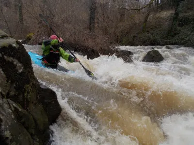A l'approche du seuil du Rapide du Moulin (classe 4), premier rapide sérieux du parcours nécessitant un répérage par la rive droite.